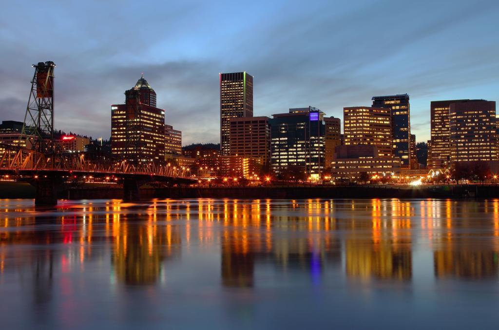Super 8 By Wyndham Portland Airport Hotel Exterior foto