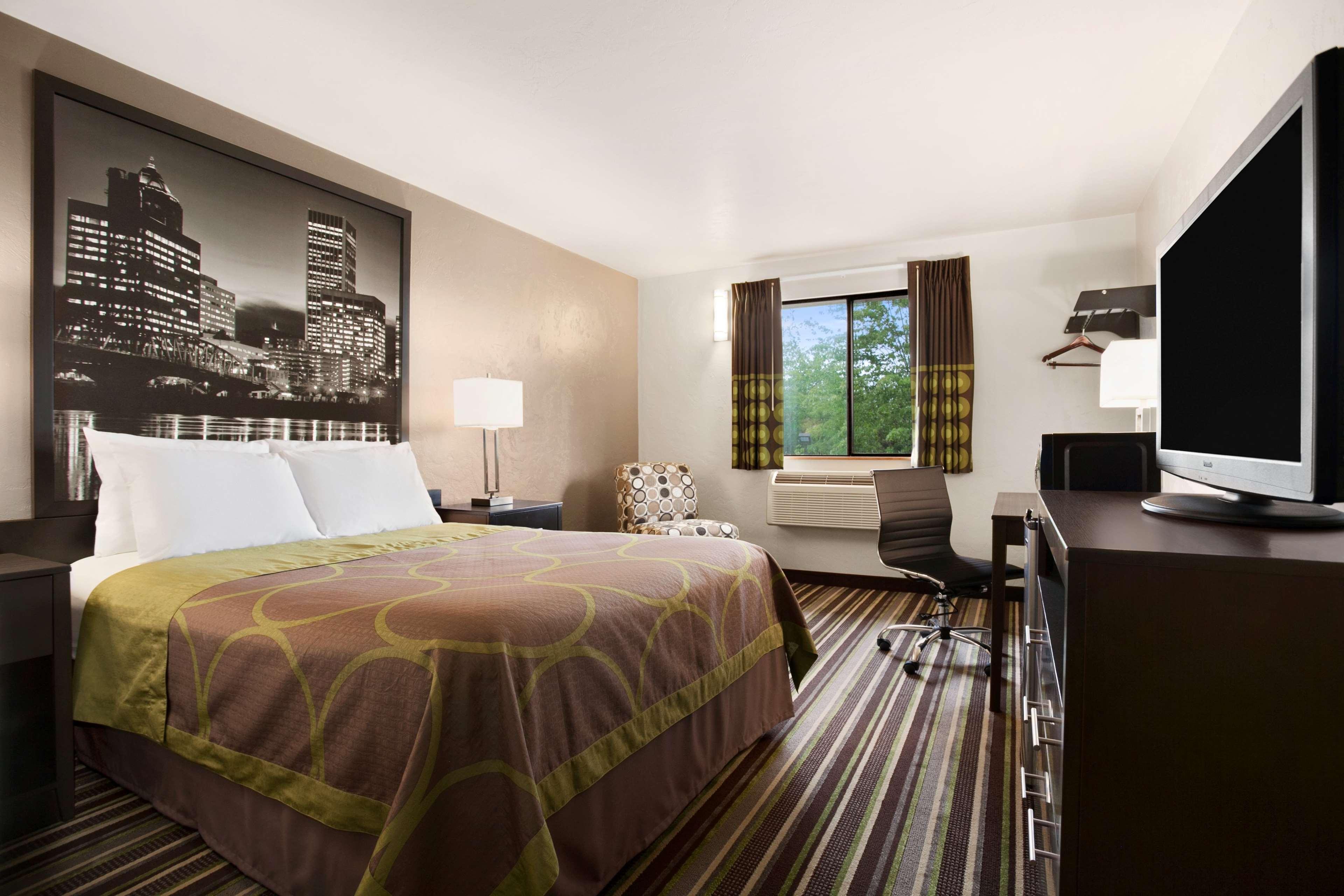 Super 8 By Wyndham Portland Airport Hotel Exterior foto