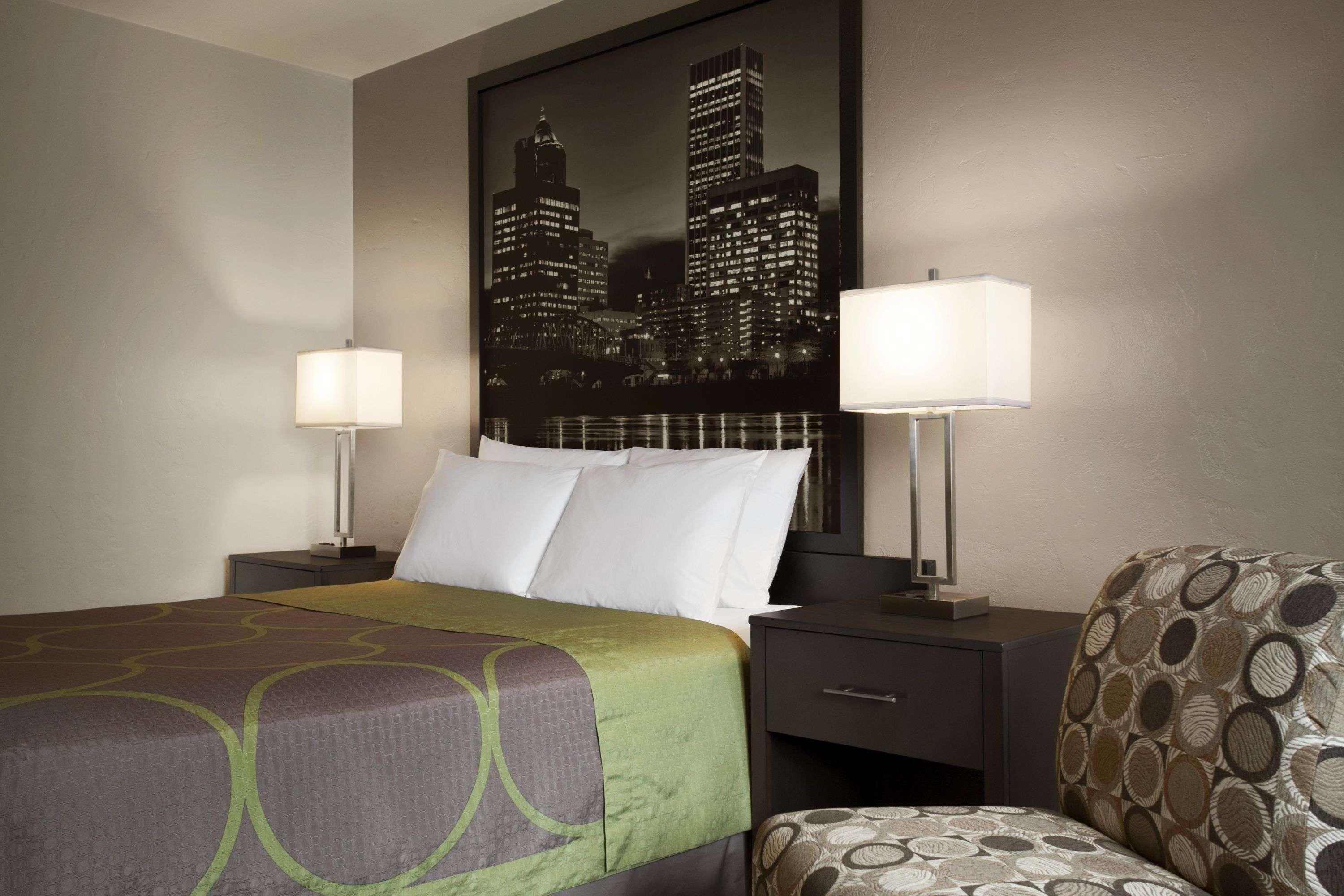 Super 8 By Wyndham Portland Airport Hotel Exterior foto