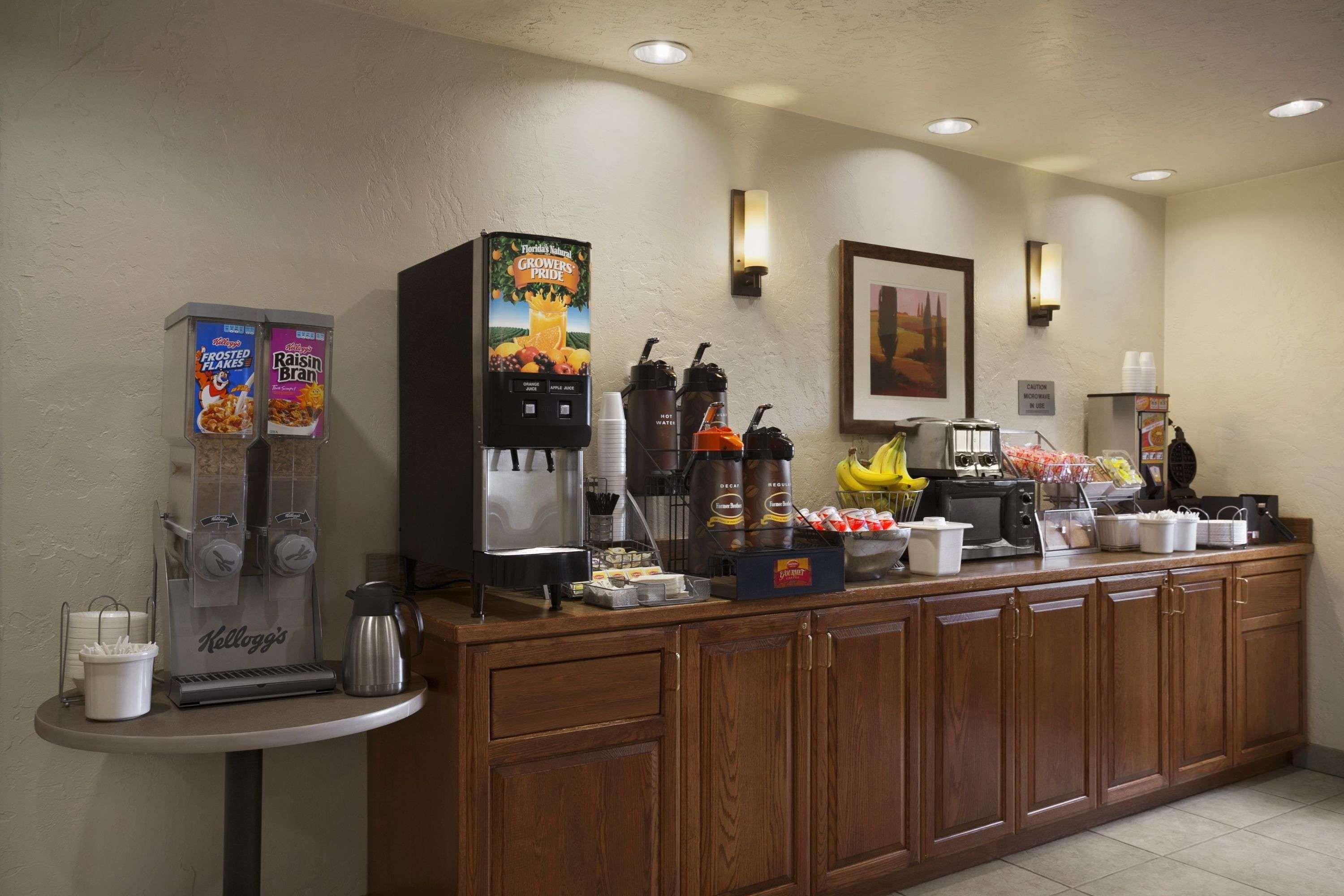 Super 8 By Wyndham Portland Airport Hotel Exterior foto