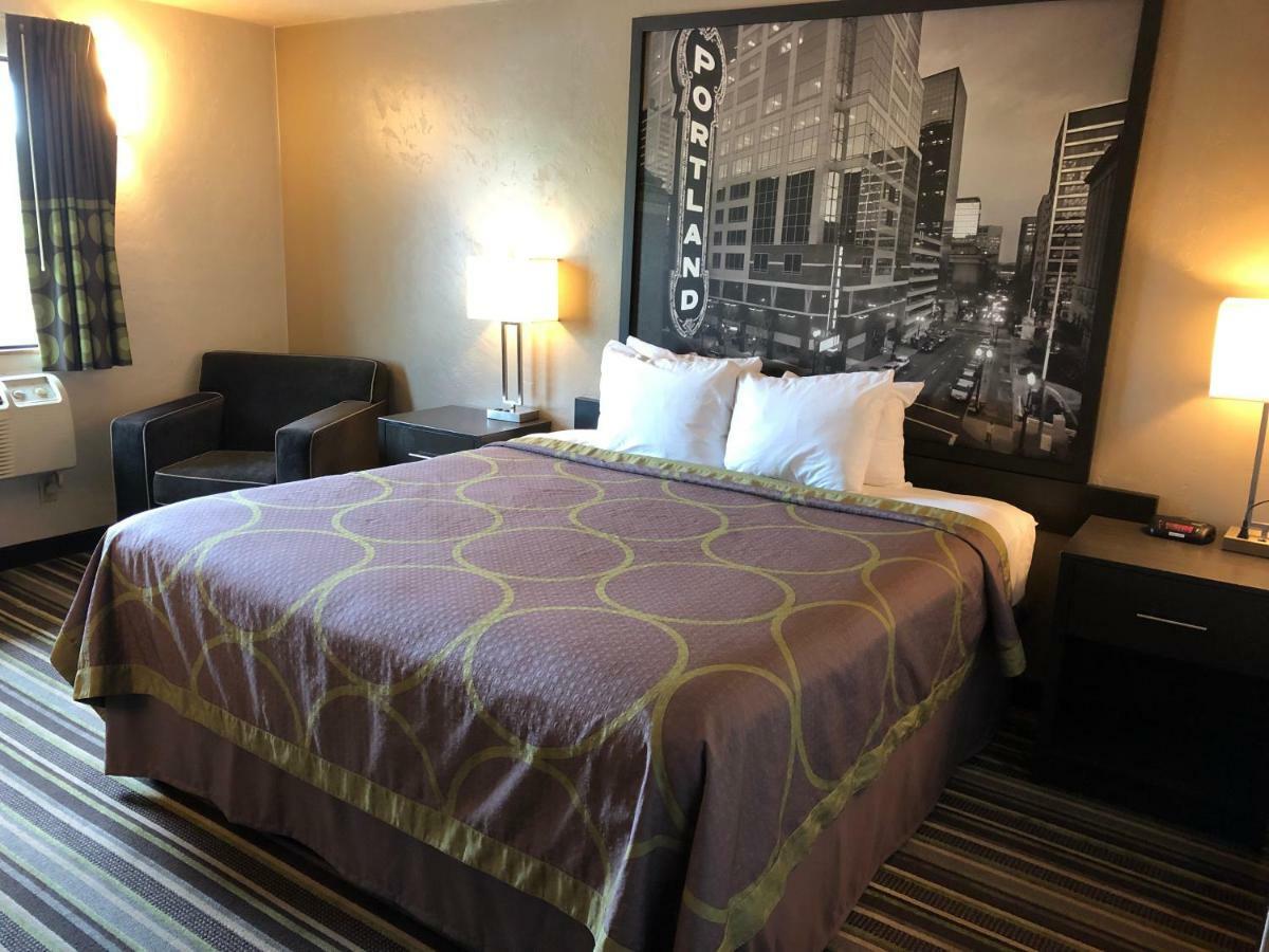 Super 8 By Wyndham Portland Airport Hotel Exterior foto
