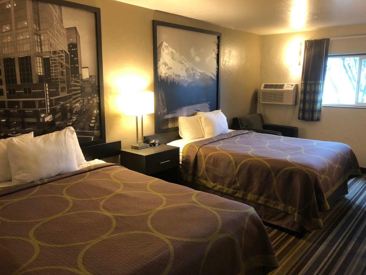 Super 8 By Wyndham Portland Airport Hotel Exterior foto